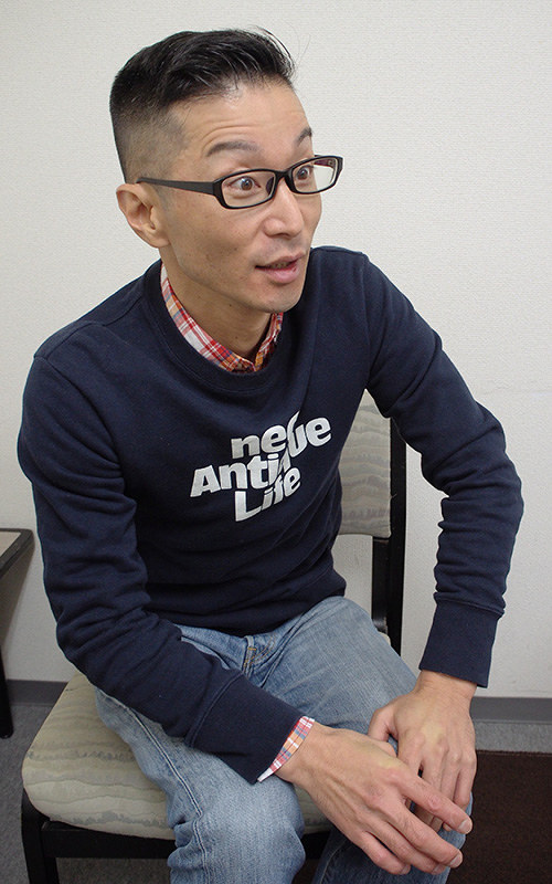 桂紅雀=大阪市北区で、山田夢留撮影