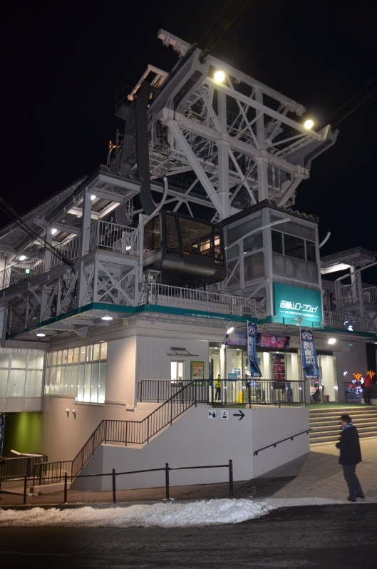 函館ロープウエー事故 再開見通し立たず 道警が実況見分 毎日新聞