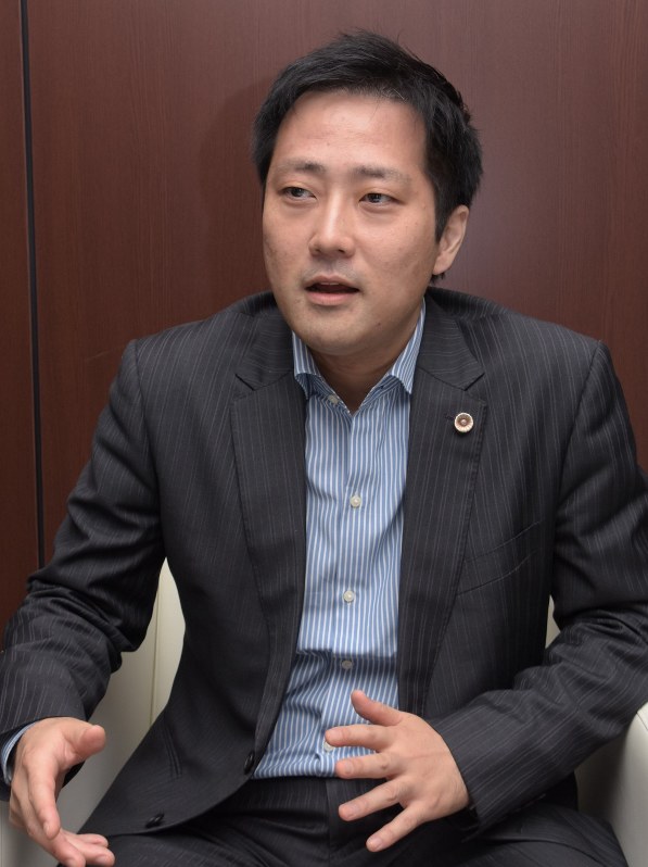 治療につなげる環境作りの重要性を語る林大悟弁護士=さいたま市で