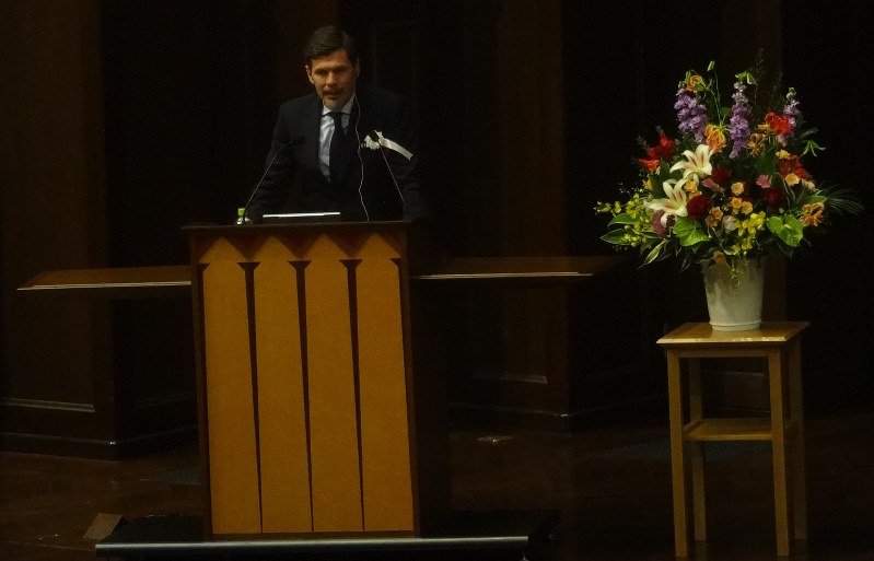 講演で現役時代を振り返る元クロアチア代表で、国際サッカー連盟事務局長代理のズボニミール・ボバン氏=東京都文京区の東大安田講堂で2016年12月16日午後6時53分、大谷津統一撮影