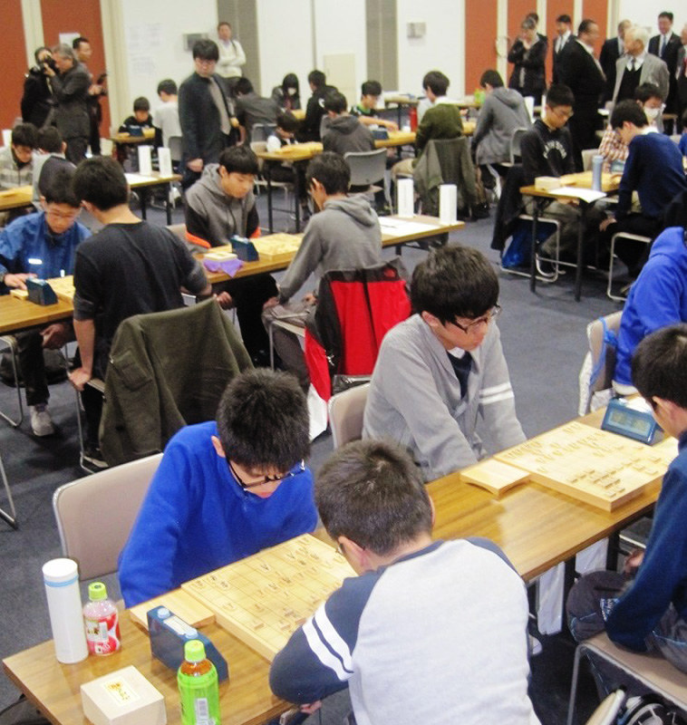 あましんこども将棋大会 知力尽くし この一手 団体戦決勝に16チーム 兵庫 毎日新聞 あましんこども将棋大会 知力尽くし この一手 団体戦決勝に16チーム 兵庫 毎日新聞
