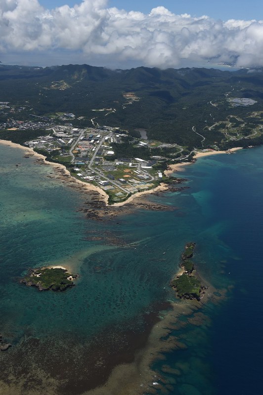 米軍普天間飛行場の移設が計画されている名護市辺野古周辺=本社機「希望」から2016年6月、竹内幹撮影