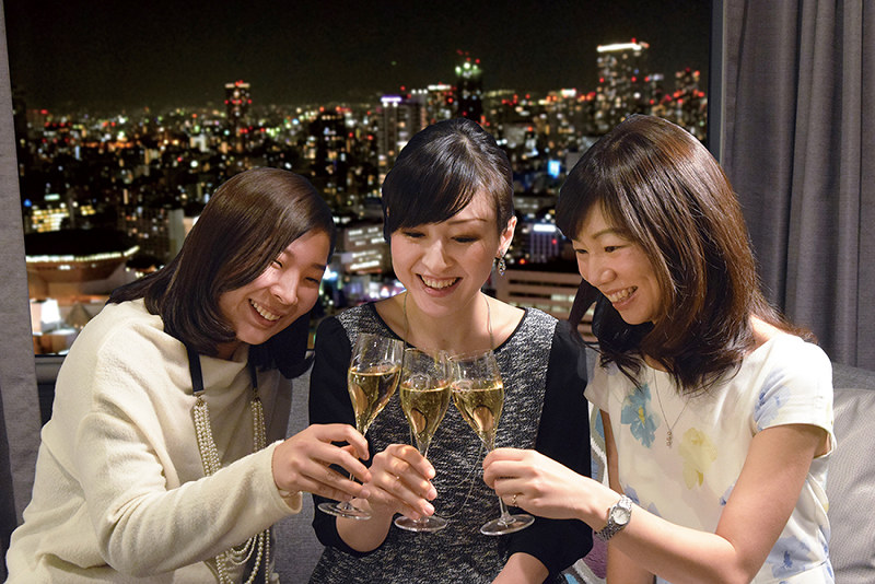 スイスホテル 夜景とおしゃべり楽しむ 女子会プラン 受付中 大阪 毎日新聞