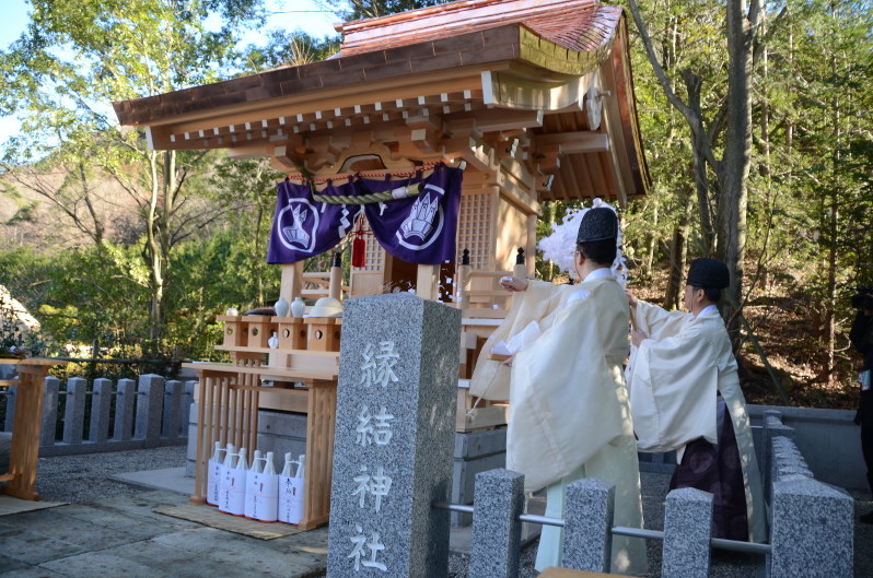 東武ワールドスクウェアに創建された縁結神社=日光市鬼怒川温泉大原で2016年12月23日、花野井誠撮影