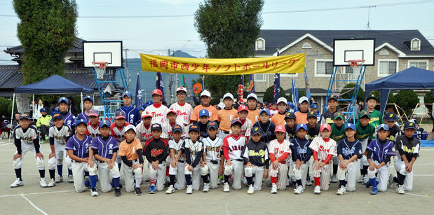 福岡市西少年ソフトボールリーグ 運動会 慣れない競技 珍プレー続出 毎日新聞