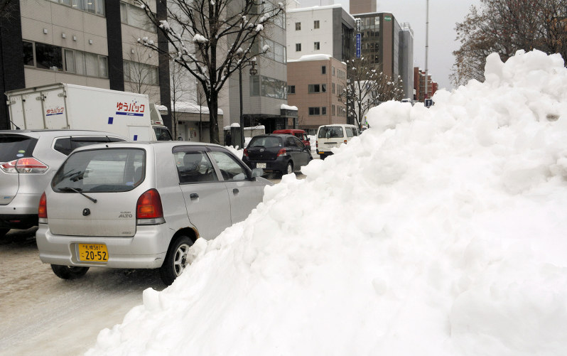 札幌大雪：市長「災害に近い状況」 除雪強化、前倒し 毎日新聞