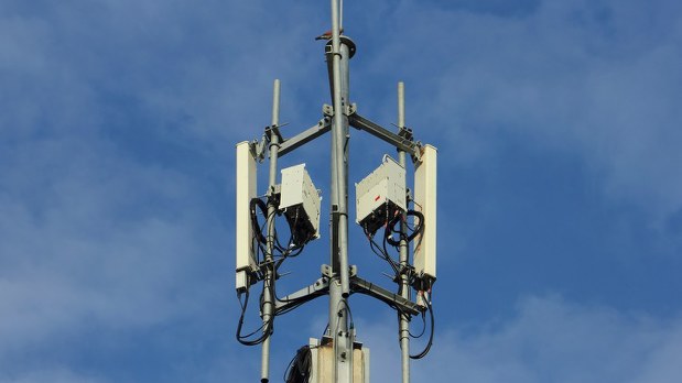 携帯電波を使った新しいサービスが始まる(携帯基地局)