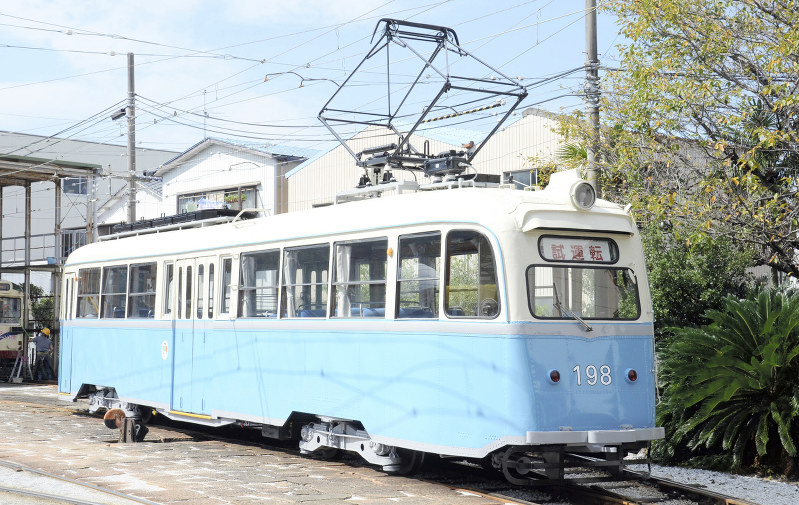 とさでん：ノルウェーの路面電車が元の水色に | 毎日新聞