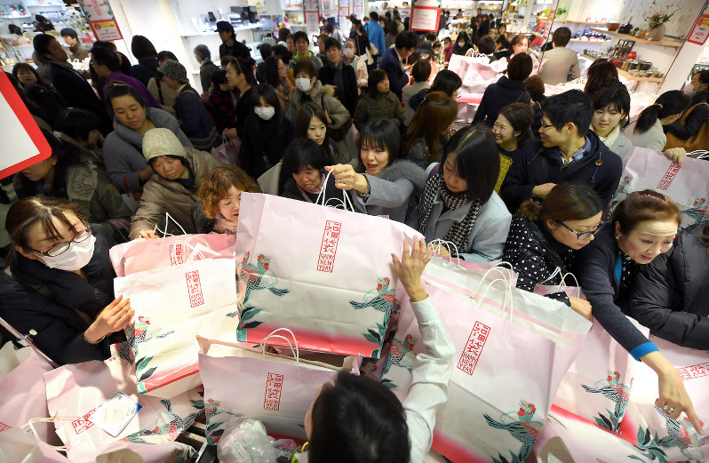 初売り 体験型 福袋に人気 関西の百貨店 毎日新聞