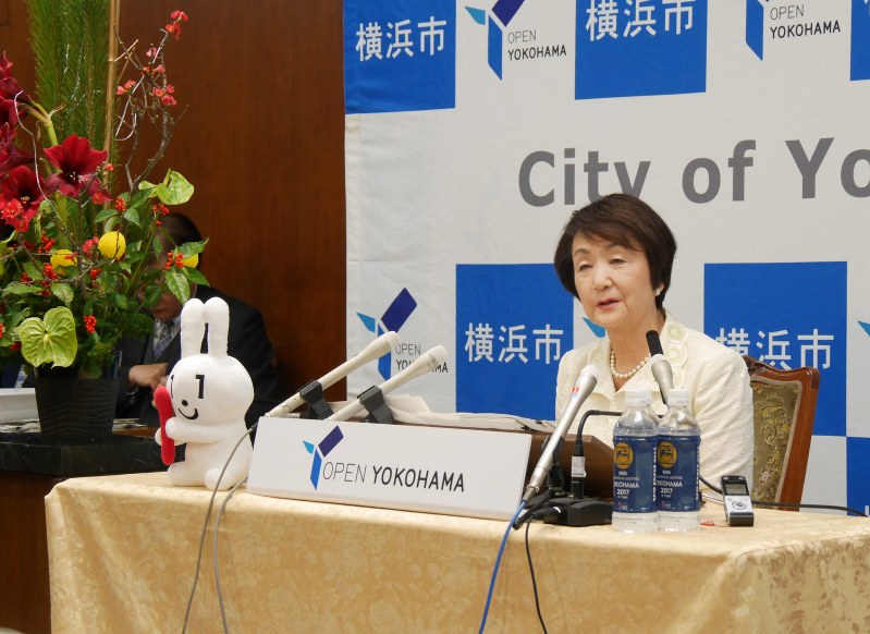 年頭記者会見で市政の方針を語る林文子市長=横浜市中区で