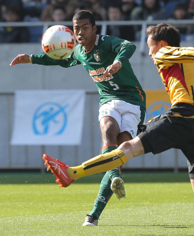 高校サッカー：青森山田、冷静保ち豪快な一発…9日決勝 | 毎日新聞