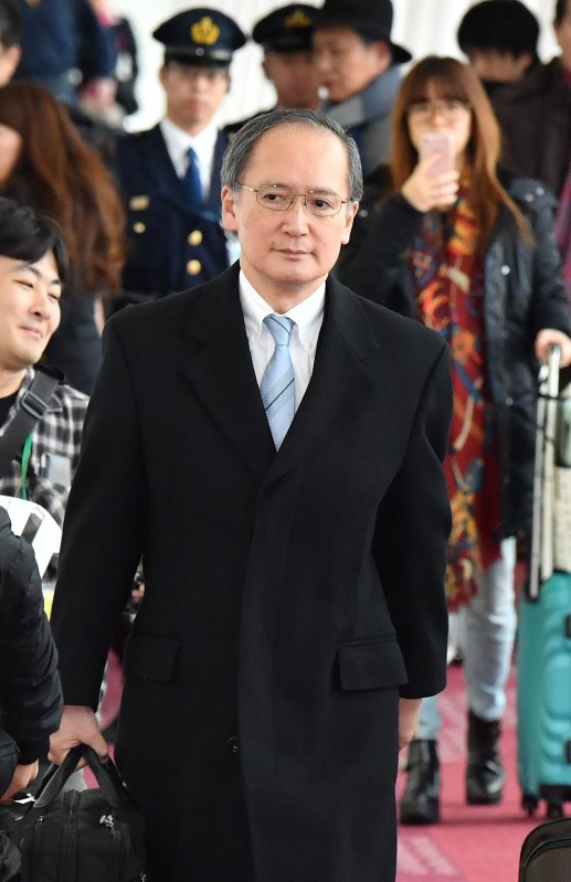 一時帰国した長嶺安政駐韓大使=羽田空港で2017年1月9日、西本勝撮影