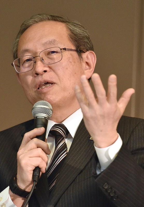 東芝の綱川智社長=2016年12月27日、北山夏帆撮影