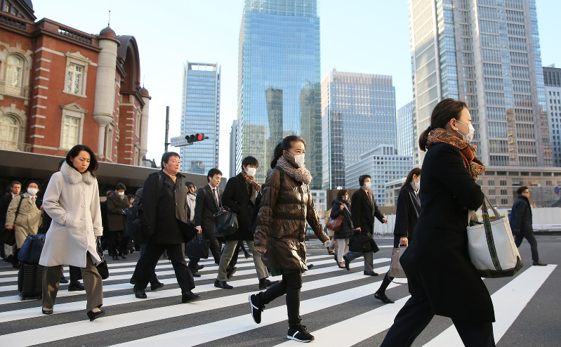 仕事もプライベートも両立できる社会がこれまで以上に求められている=東京都千代田区で、佐々木順一撮影