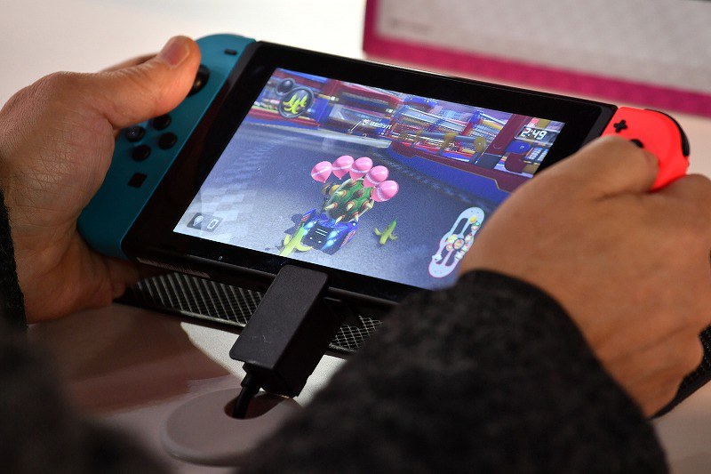 任天堂：「ニンテンドースイッチ」3月3日 2万9980円 薄型端末