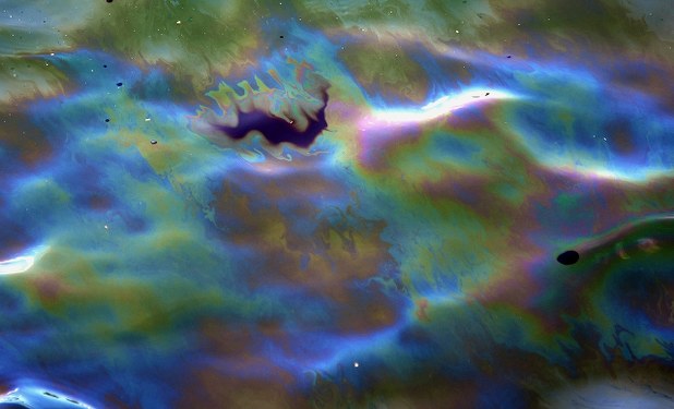 eye：真珠湾・アリゾナ記念館 水面に光る黒い涙 [写真特集2/9