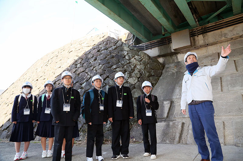 地域体験学習 肱川橋架け替え 大洲北中生学ぶ 愛媛 毎日新聞