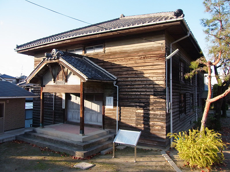 旧一津屋公会堂の外観。大がかりな改修をすることなく今に至る=大阪府摂津市一津屋2の旧一津屋公会堂で、八重樫裕一撮影