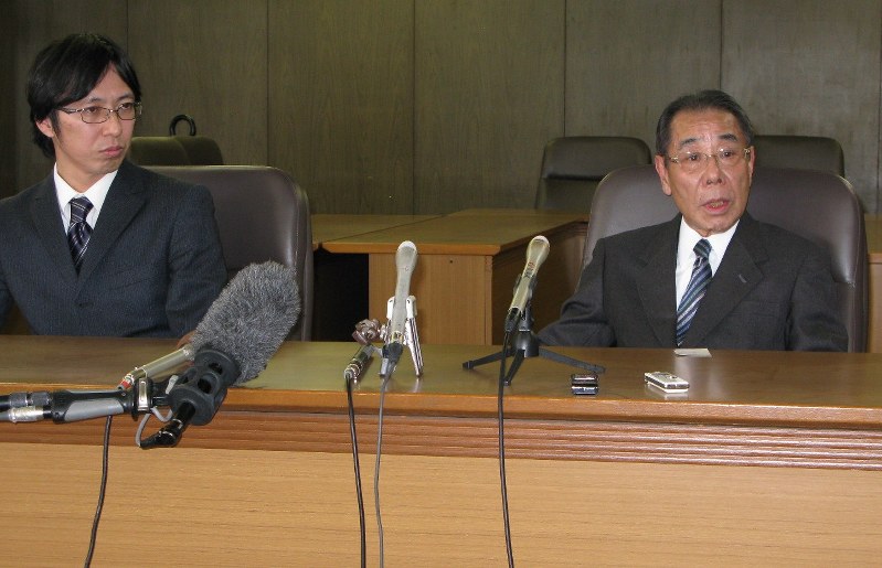 飯塚市 市長の賭けマージャン問題 政倫審 調査は市議会で 業者同席の判断見送り 福岡 毎日新聞