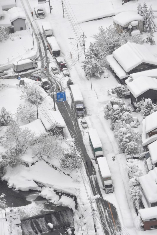 鳥取大雪：300台以上が立ち往生 陸自に災害派遣を要請 [写真特集17
