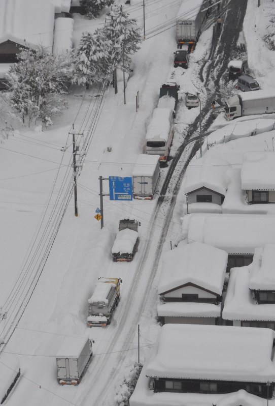 鳥取大雪：300台以上が立ち往生 陸自に災害派遣を要請 [写真特集15