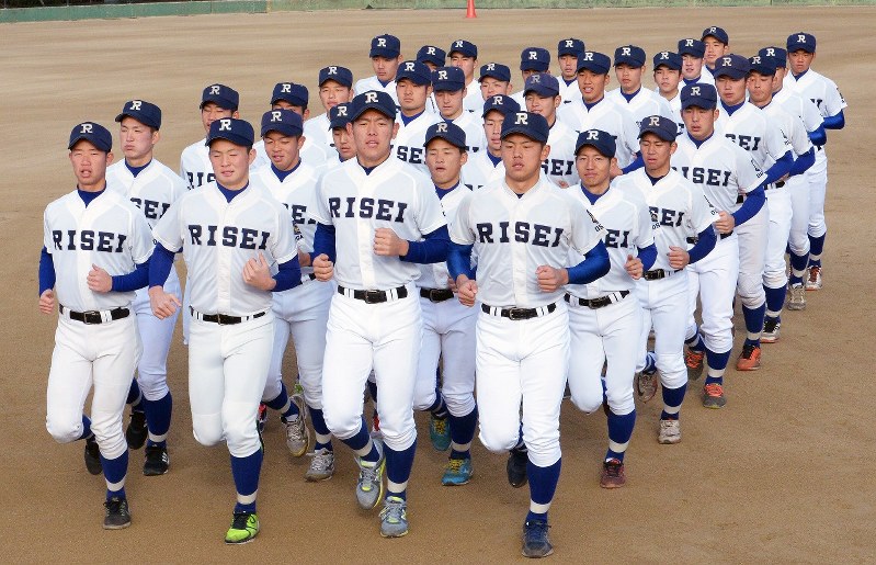 履正社の選手たち=平川義之撮影