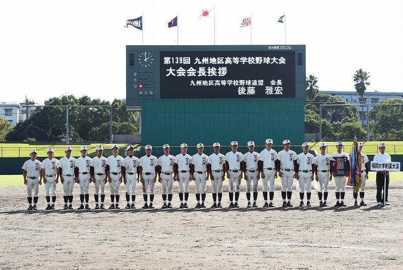 福岡大大濠の選手たち=木島諒子撮影