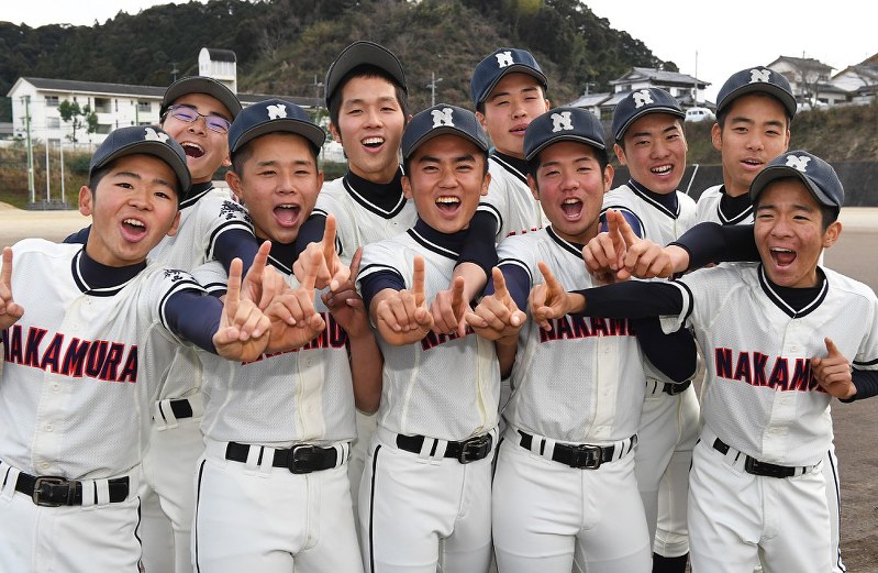 選抜高校野球：今度は「三十二の瞳」で 中村、旋風を 毎日新聞