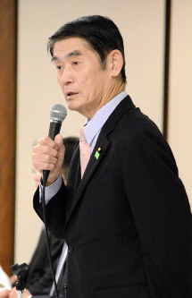 福島の復興について協議する会議の冒頭であいさつする今村雅弘復興相＝福島市で２０１７年１月２８日、土江洋範撮影