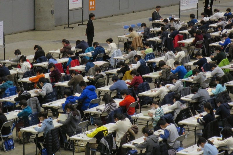 1月20日に千葉市の幕張メッセで実施された私立市川中の入試。初めて英語を選択科目にした=首都圏模試センター提供