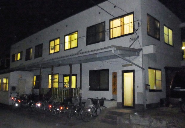 さいたま市では2013年、無届け施設事業者が入居者の生活保護費を1億円以上横領する事件も発覚した=さいたま市見沼区の宿泊施設で2013年2月、西田真季子撮影