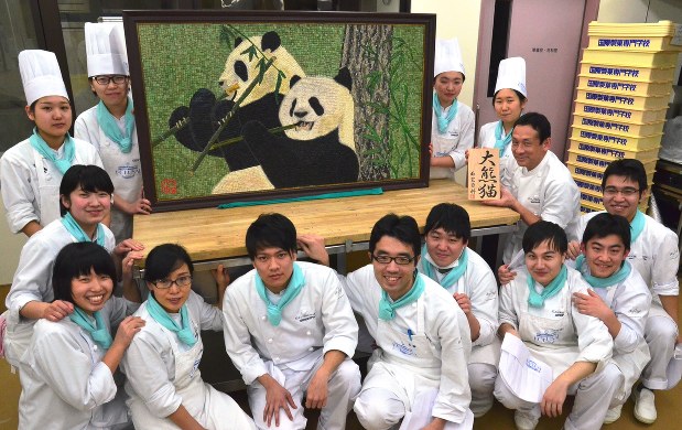 卒業制作 パン生地でパンダの絵 立川の専門学校 ５日まで展示 東京 毎日新聞