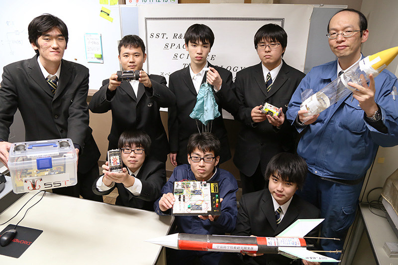 まなびやの宝 府立茨木工科高校 人工衛星打ち上げ 大阪 毎日新聞