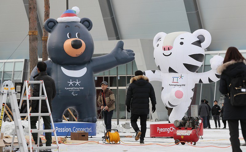平昌五輪 マスコットやイルミで盛り上げ 開幕あと１年 写真特集3 15 毎日新聞