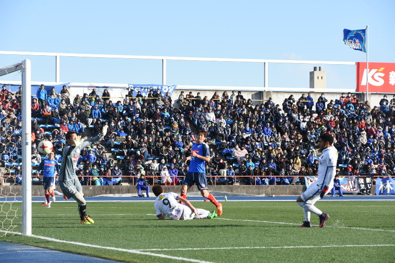 いばらきサッカーフェス 鹿島アントラーズと水戸ホーリーホック 茨城ダービーに声援 鹿島が貫禄３ ０ 茨城 毎日新聞