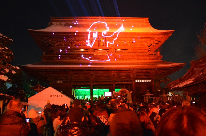 長野灯明まつり 善光寺 赤々 童話の主人公フワリ 長野 毎日新聞