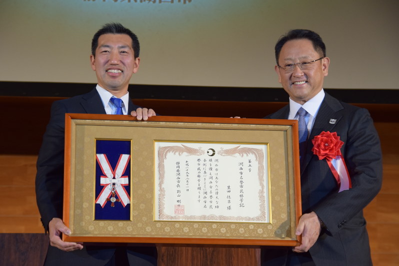 トヨタ 創始者 豊田佐吉生誕150年で式典 静岡 湖西 毎日新聞 トヨタ 創始者 豊田佐吉生誕150年で式典 静岡 湖西 毎日新聞