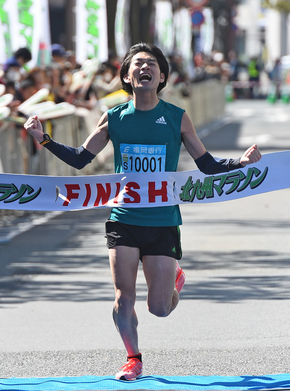 男子1位の塚本さん=津村豊和撮影