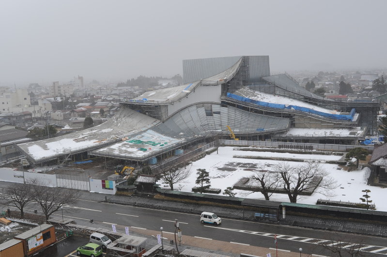 工事が進む鶴岡市文化会館=鶴岡市馬場町で