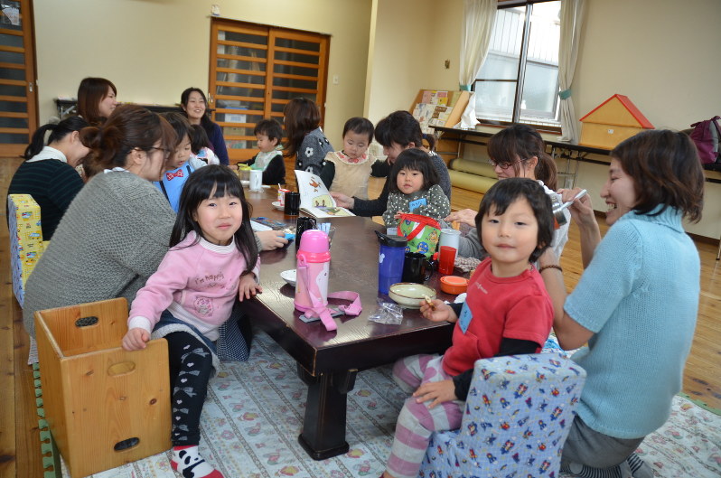 親子の笑顔がはじける「子どもと文化の森」の活動=大口町余野で