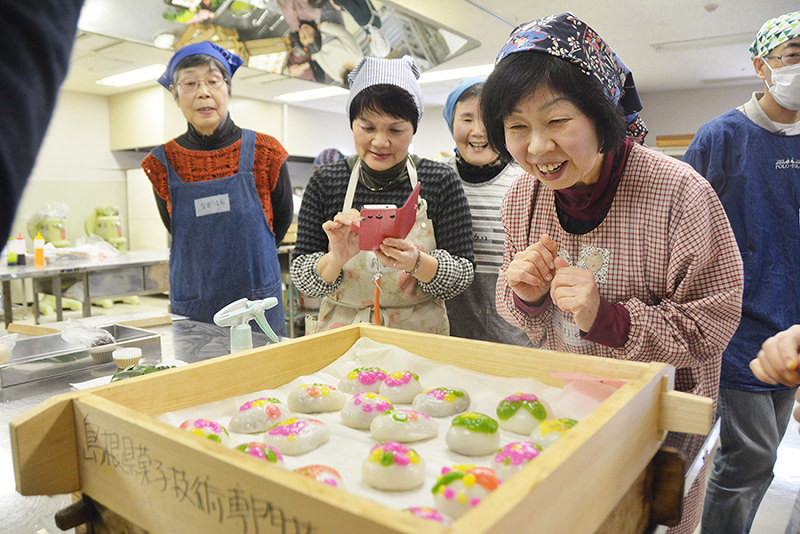 花もち 心に残る 花もち を 松江で教室 島根 毎日新聞