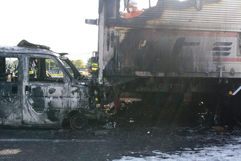 九州道：トラックと乗用車計5台絡む多重事故、1人死亡 [写真特集2/4] 毎日新聞