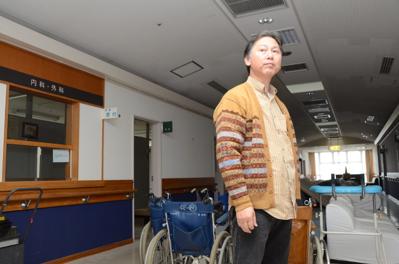 東日本大震災で今村病院の建物に目立った損傷はなく、内装もきれいなまま。今村諭さんは「診療を再開できる状態なのに」と唇をかんだ=福島県富岡町で2017年2月25日午後3時9分、土江洋範撮影