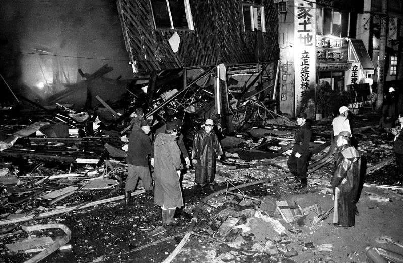 関西50年前:【昭和42年3月3日】ガス爆発 | 毎日新聞 関西50年前:【昭和42年3月3日】ガス爆発 | 毎日新聞