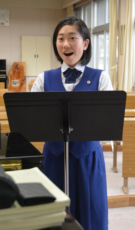 第８９回選抜高校野球 歌も野球部も初センバツ 開会式で国歌独唱 岩手 不来方高 竹内菜緒さん 毎日新聞