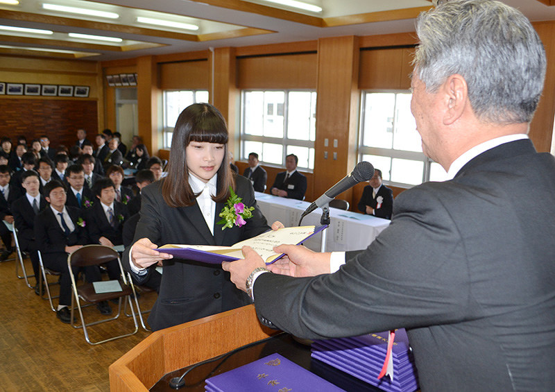 県農業大学校 ２４人が社会へ一歩 現校名 最後の卒業式 かつらぎ 和歌山 毎日新聞