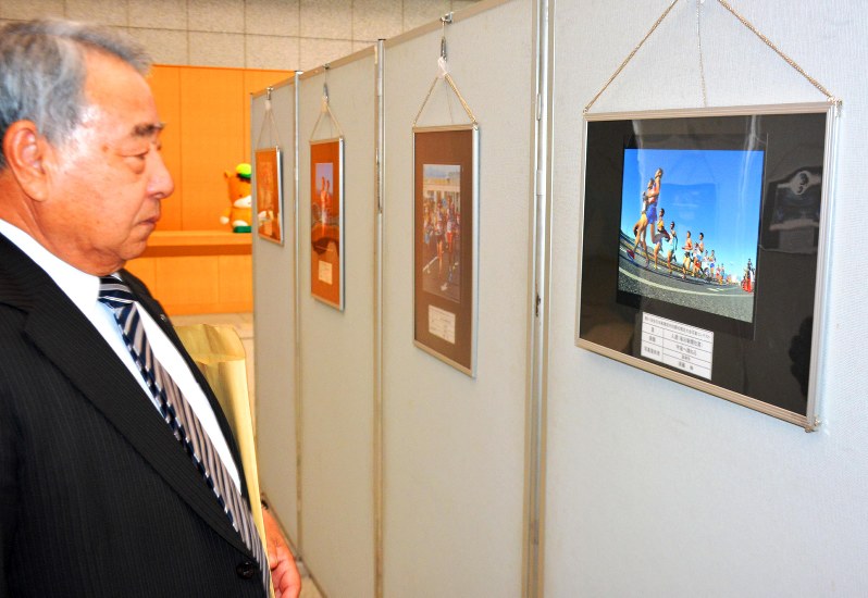 白熱のレースの様子を捉えたアマチュアカメラマンの作品展