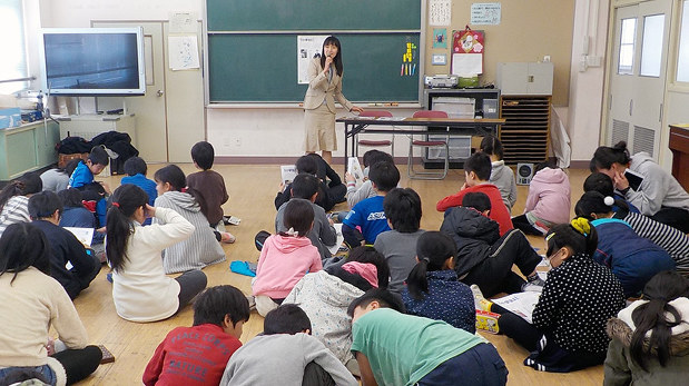 記者と学校交流 校閲の仕事を体験 毎日新聞記者 飛鳥小で出前授業 奈良 毎日新聞