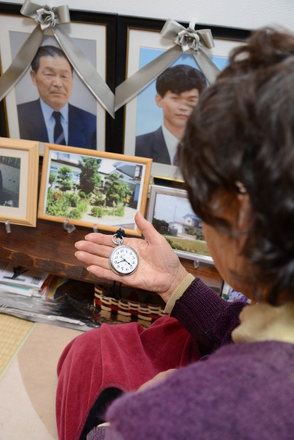 常磐線：元車掌の妻、形見の時計に願う「全線開通を」 | 毎日新聞