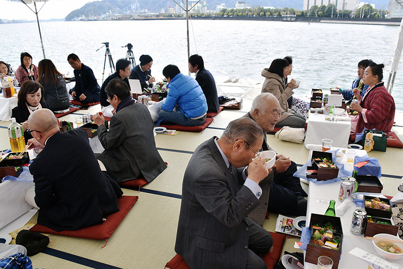 おきゃく 丸山台で楽しむ 板垣退助ゆかりの地 歴史的 文化的価値学ぶ 高知 毎日新聞